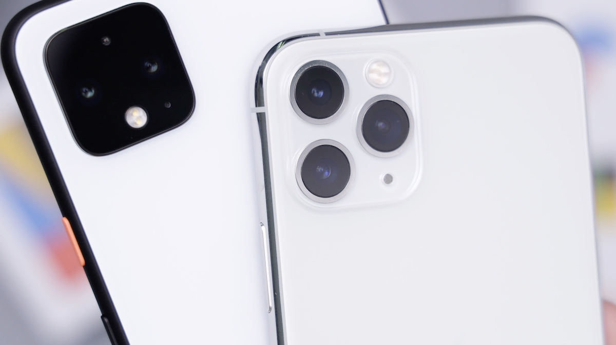 Smartphone plegable moderno pantalla flexible tecnología 2026