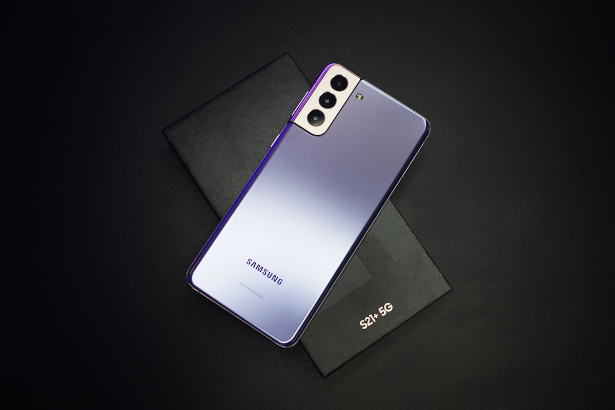 Smartphone plegable Samsung Galaxy pantalla abierta tecnología