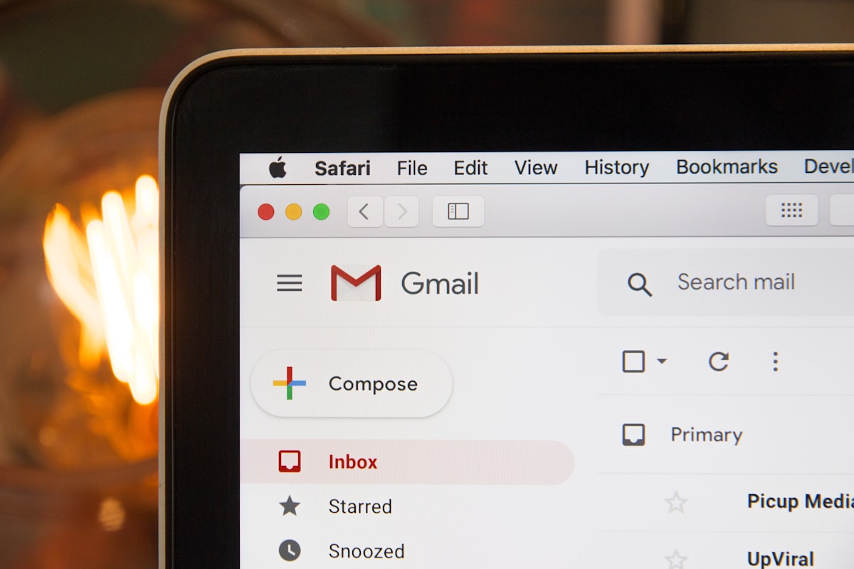 Bandeja de entrada email gestionada automáticamente con inteligencia artificial